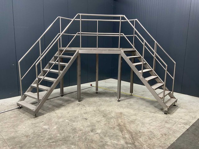 Rvs bordes 8-trede 160cm hoogte - afbeelding 1 van  1