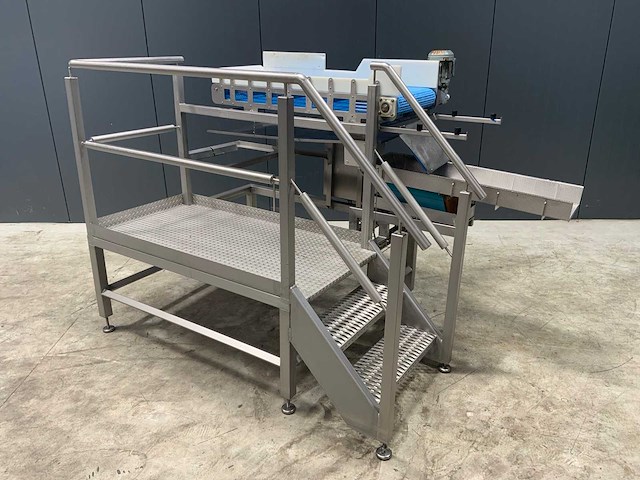 Rvs bordes met transportband en trilgoot - afbeelding 1 van  5