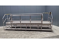 Rvs bordes met trap - afbeelding 2 van  2