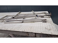 Rvs bordes - afbeelding 2 van  2