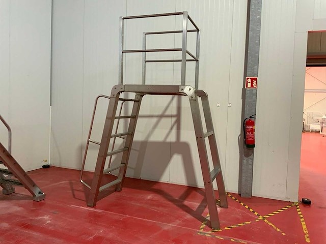 Rvs bordes - afbeelding 2 van  7