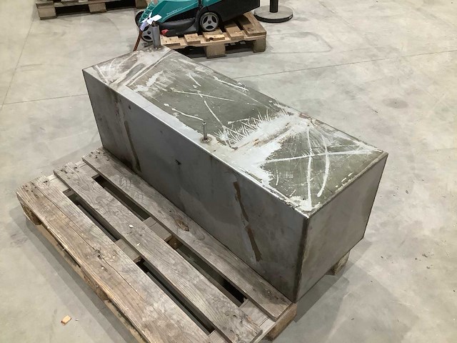 Rvs dieseltank 192 liter - afbeelding 2 van  2