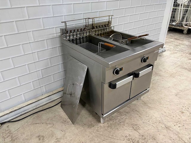 Rvs dubbele friteuse 2 x 25 liter - afbeelding 1 van  4