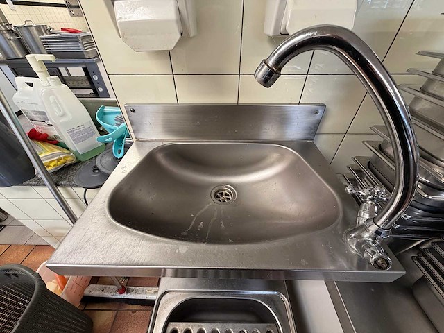 Rvs dubbele gootsteen met kraan - afbeelding 3 van  6