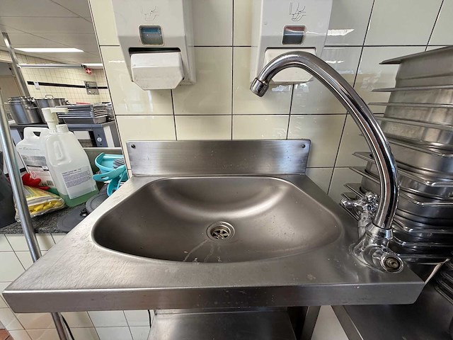 Rvs dubbele gootsteen met kraan - afbeelding 4 van  6