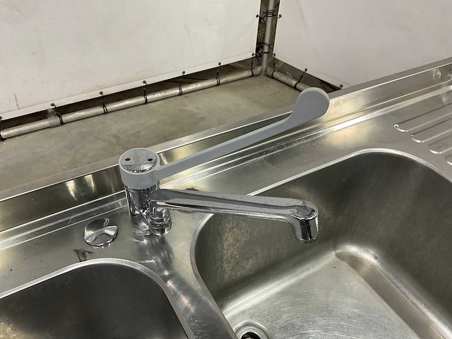 Rvs dubbele spoelbak met kraan - afbeelding 7 van  8