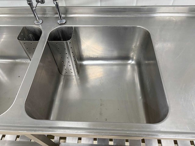 Rvs dubbele spoeltafel met douchekraan en onderschap - afbeelding 4 van  9