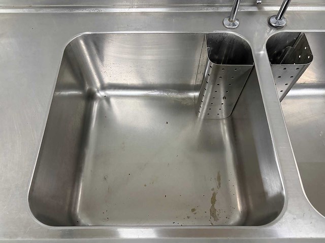 Rvs dubbele spoeltafel met douchekraan en onderschap - afbeelding 6 van  9