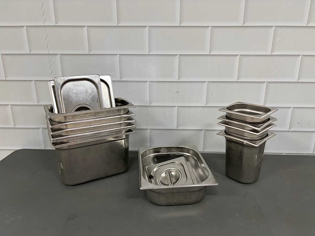 Rvs gastronormbak deels met deksel (11x) - afbeelding 1 van  3