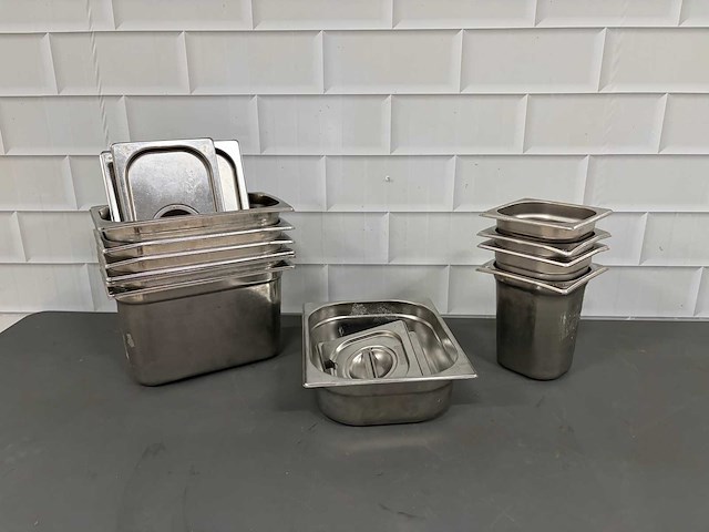 Rvs gastronormbak deels met deksel (11x) - afbeelding 2 van  3