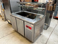 Rvs gekoelde saladette/koelwerkbank met glazen opbouw 2-deurs - afbeelding 2 van  9