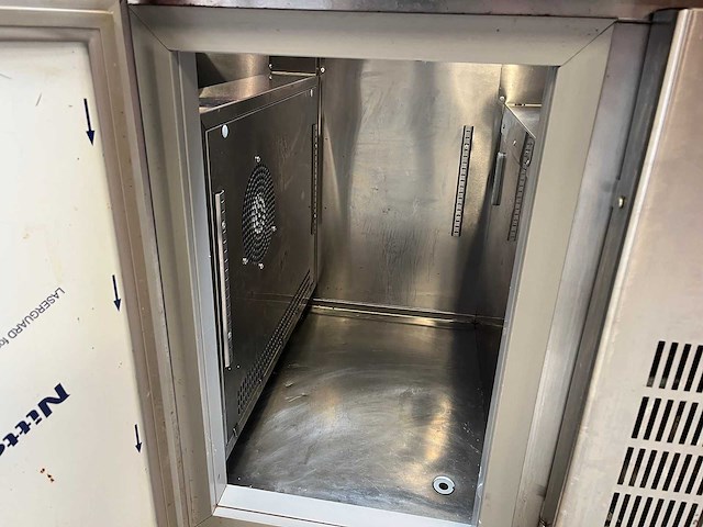Rvs gekoelde saladette/koelwerkbank met glazen opbouw 2-deurs - afbeelding 5 van  9