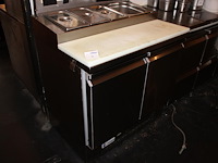 Rvs gekoelde werkbank / saladiere desmon. bouwjaar onbekend. afmeting 93 x 70 x 104 cm.