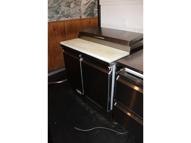 Rvs gekoelde werkbank / saladiere desmon. bouwjaar onbekend. afmeting 93 x 70 x 104 cm. - afbeelding 3 van  3