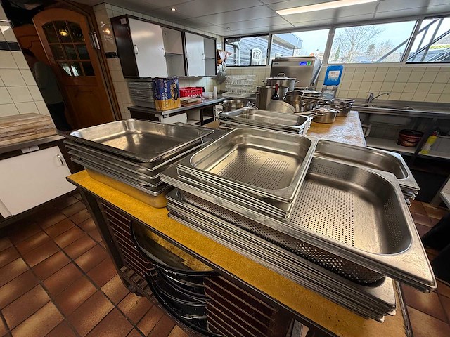 Rvs (geperforeerde) gastronormbak (44x) - afbeelding 1 van  3