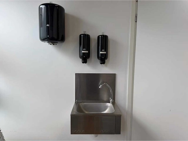 Rvs handenspoelbak met dispensers - afbeelding 1 van  4
