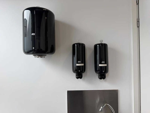 Rvs handenspoelbak met dispensers - afbeelding 2 van  4