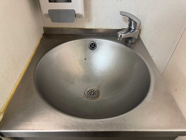 Rvs handenspoelbak met dispensers - afbeelding 3 van  4