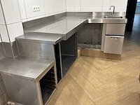 Rvs horeca keukenopstelling met koel-/werkbanken - afbeelding 9 van  20