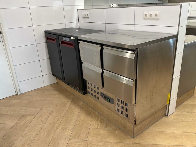 Rvs horeca keukenopstelling met koel-/werkbanken - afbeelding 14 van  20