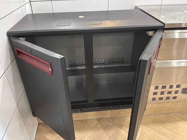 Rvs horeca keukenopstelling met koel-/werkbanken - afbeelding 18 van  20