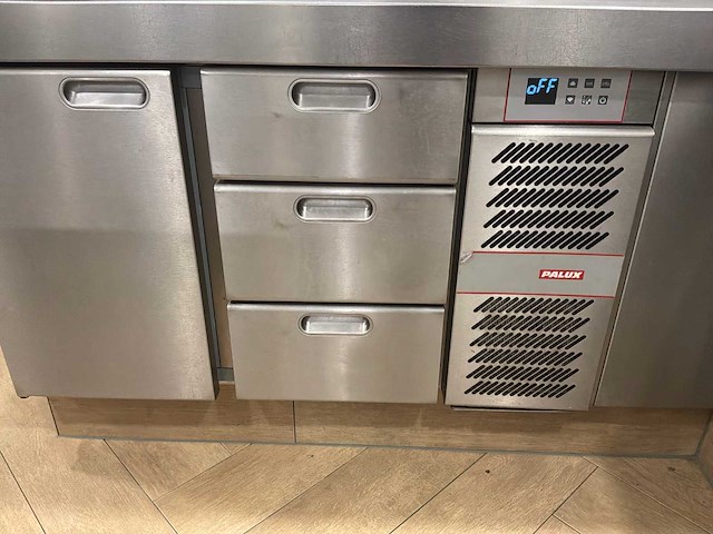 Rvs horeca keukenopstelling met koel-/werkbanken - afbeelding 4 van  20