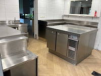 Rvs horeca keukenopstelling met koel-/werkbanken - afbeelding 12 van  20
