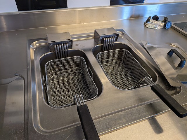 Rvs horeca kook-/frituurunit met dubbele friteuse en inductiekookplaat, beuk horeca - afbeelding 16 van  25