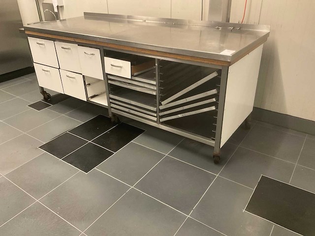 Rvs ingrediënten werktafel - afbeelding 1 van  6