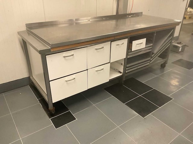 Rvs ingrediënten werktafel - afbeelding 3 van  6