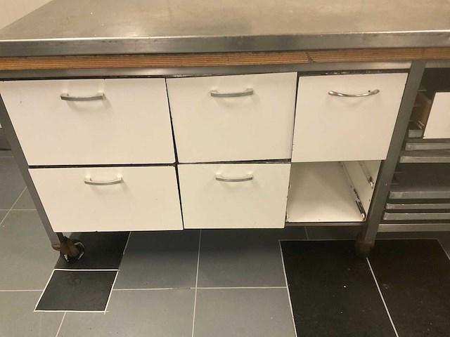 Rvs ingrediënten werktafel - afbeelding 5 van  6