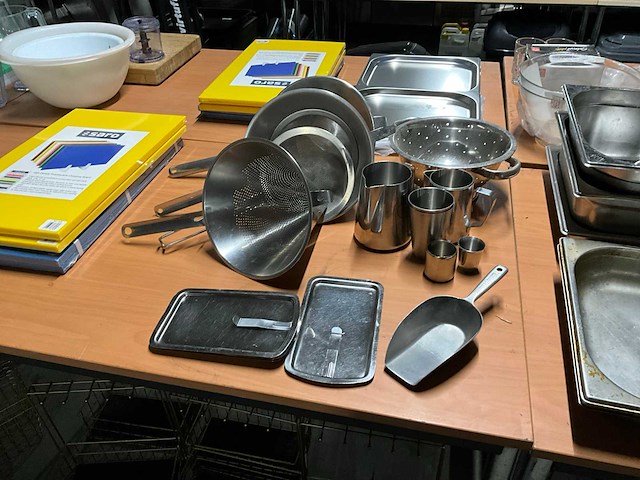 Rvs keukenbenodigdheden - afbeelding 1 van  6