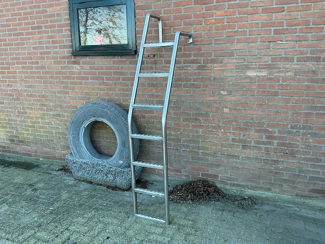 Rvs ladder - afbeelding 2 van  2