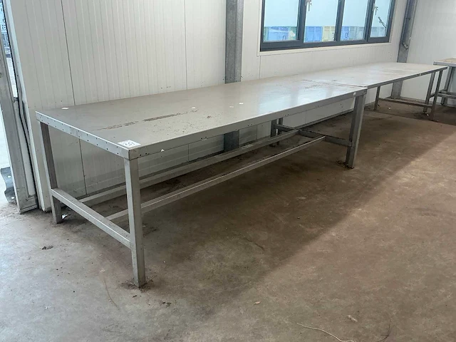 Rvs leestafel met lichtstraat (8x) - afbeelding 1 van  5
