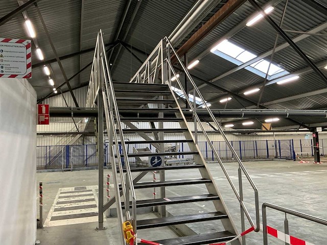 Rvs loopbrug - afbeelding 6 van  6