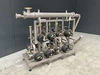 Rvs manifold met buizen warmtewisselaar en kleppen ongebruikt - afbeelding 5 van  7