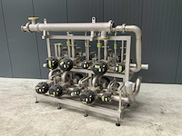 Rvs manifold met buizen warmtewisselaar en kleppen ongebruikt - afbeelding 6 van  7