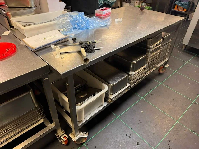 Rvs mobiele werktafel - afbeelding 1 van  4