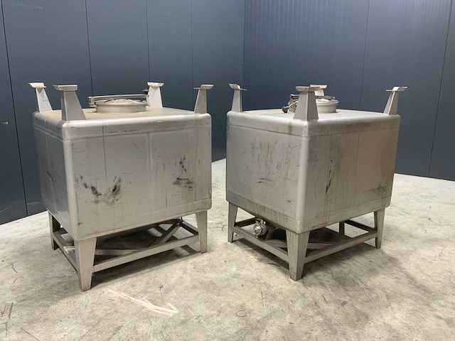Rvs opslagtank (2x) - afbeelding 1 van  2