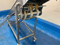 Rvs opvoer-/ doseerinstallatie voor vis - afbeelding 6 van  7