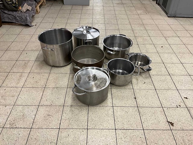 Rvs pannen (7x) - afbeelding 1 van  7