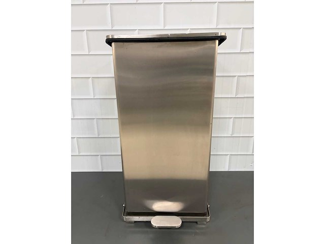 Rvs pedaalbediend afvalbak inhoud 100 liter - afbeelding 2 van  5
