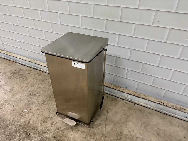 Rvs pedaalbediend afvalbak inhoud 100 liter - afbeelding 4 van  8