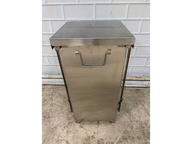 Rvs pedaalbediend afvalbak inhoud 100 liter - afbeelding 7 van  8