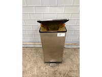 Rvs pedaalbediend afvalbak inhoud 100 liter - afbeelding 8 van  8