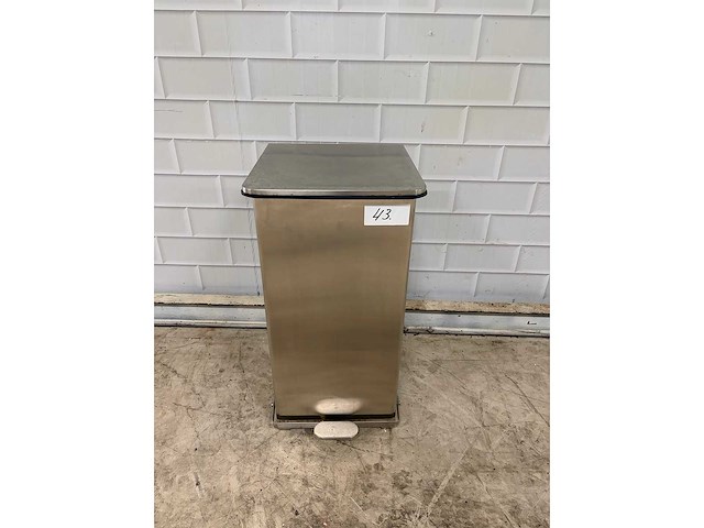Rvs pedaalbediend afvalbak inhoud 100 liter - afbeelding 1 van  4