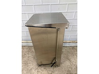 Rvs pedaalbediend afvalbak inhoud 100 liter - afbeelding 3 van  4