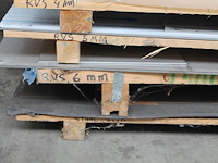 Rvs plaatwerk in diverse diktes op 8 pallets. - afbeelding 2 van  5