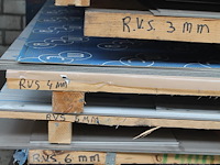 Rvs plaatwerk in diverse diktes op 8 pallets. - afbeelding 3 van  5
