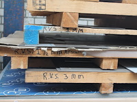 Rvs plaatwerk in diverse diktes op 8 pallets. - afbeelding 4 van  5
